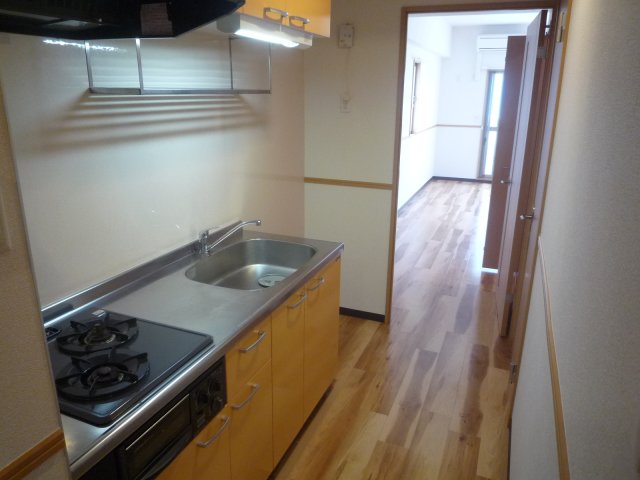キッチン　※別部屋のお写真で、現況優先と致します。