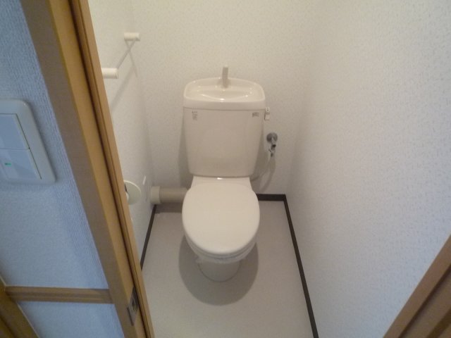トイレ　※別部屋のお写真で、現況優先と致します。