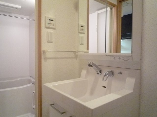 洗面設備　※別部屋のお写真で、現況優先と致します。