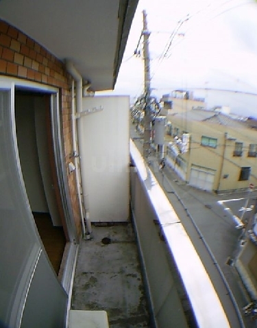 バルコニー　違うお部屋の写真です。ご参考までに