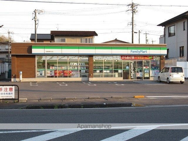 コンビニ　ファミリーマート様（コンビニ）まで600m