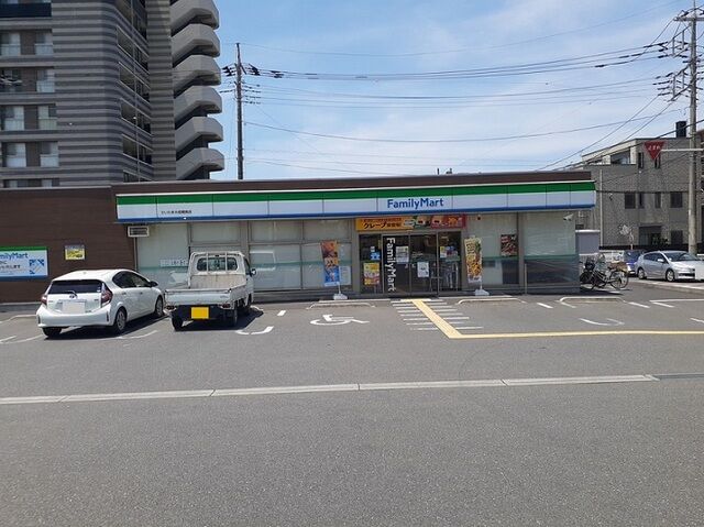 コンビニ　ファミリーマートさいたま大成橋南店（コンビニ）まで215m