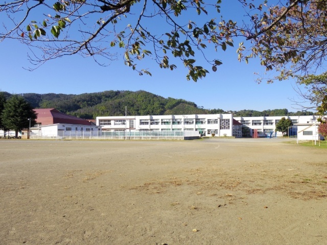 小学校　上田市立丸子北小学校（小学校）まで900m