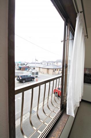 バルコニー　室内洗濯物干しも付いています♪