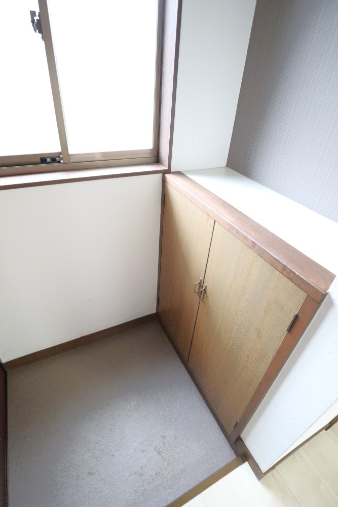 玄関　シューズクローク付。がさばる靴もすっきり収納♪