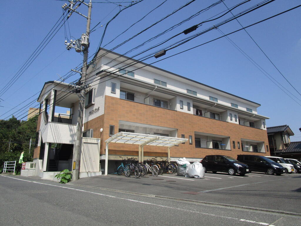 倉敷市松島のアパートの建物外観