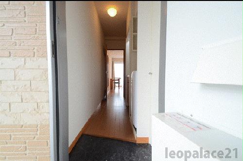 玄関　備品や設備仕様は号室等により異なります現地をご確認下さい。