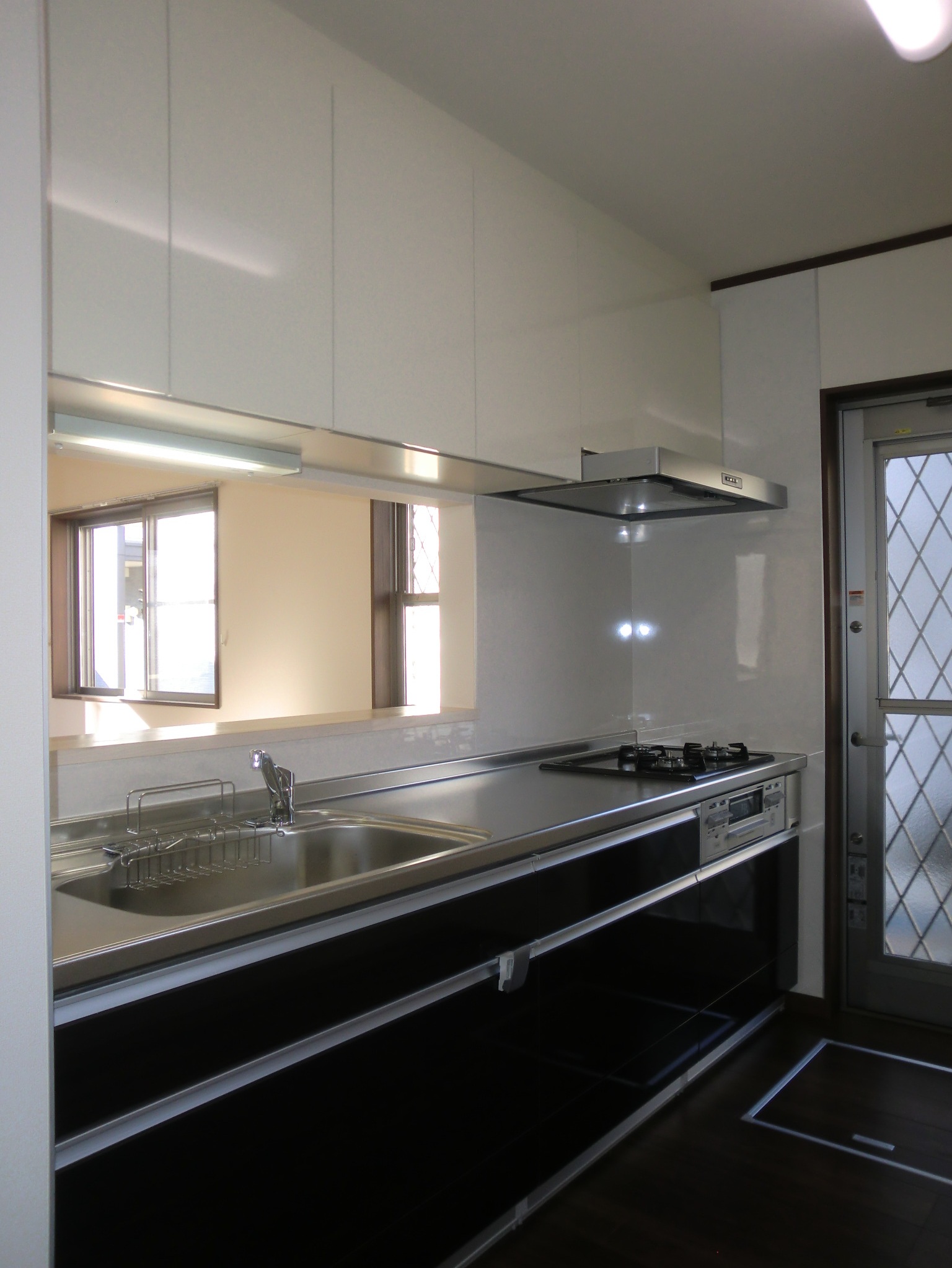 キッチン　システムキッチン（３口ガスコンロ）