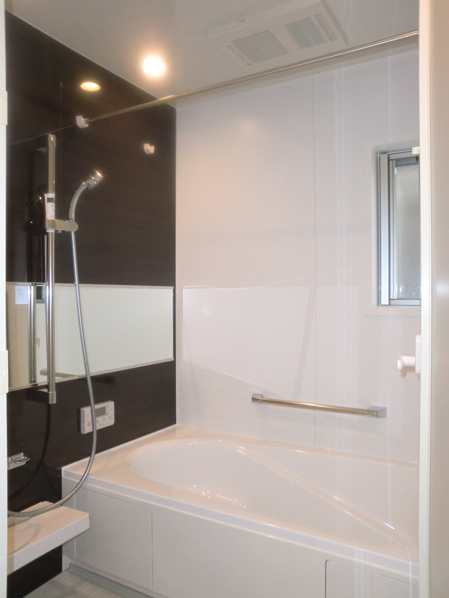 バス・シャワールーム　追焚き・浴室乾燥機付き