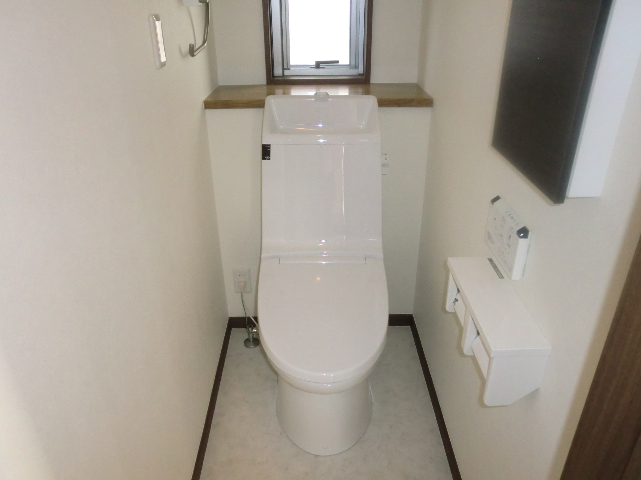 トイレ　１階トイレ（温水洗浄便座）