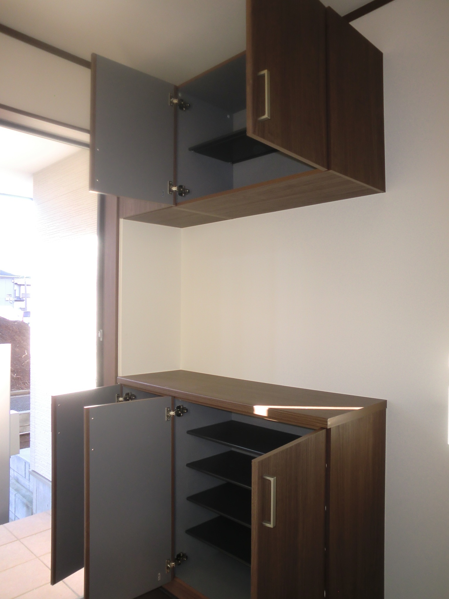 玄関　上下2段のシューズボックス