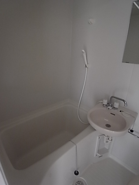 バス・シャワールーム　お風呂・トイレ別のセパレートはいいですね。