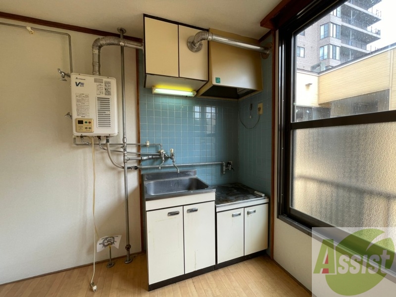キッチン　キッチンです。ご自身でコンロを設置していただけます。