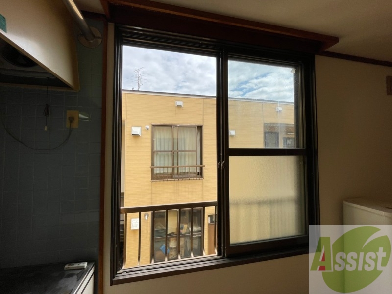 バルコニー　大きな窓がありますので風通しが良さそう。