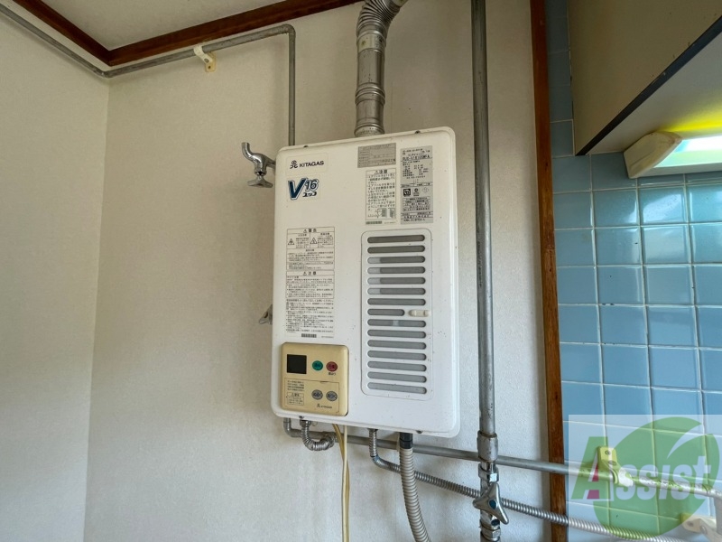 その他設備　ガス給湯器です。操作しやすいパネルになってます。