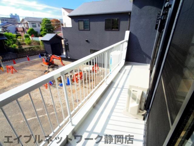 【静岡市葵区安東のマンションのバルコニー】