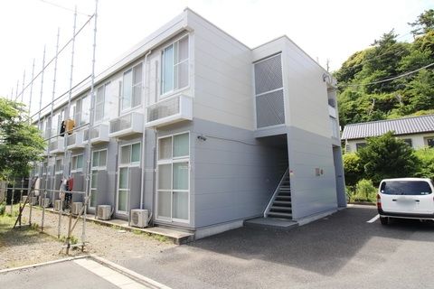 藤沢市城南のアパートの建物外観