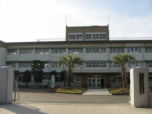 小学校　神埼市立小学校（小学校）まで450m