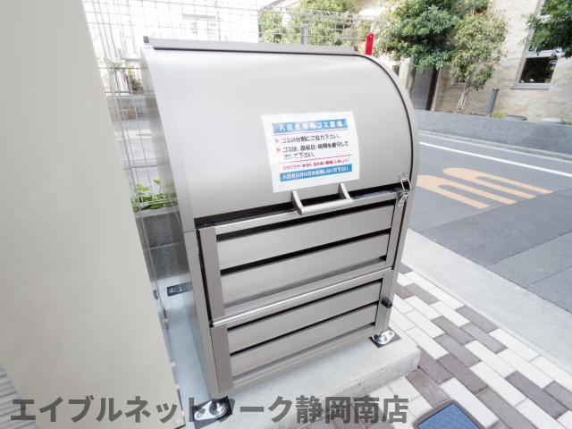 その他共有部分　敷地内に専用ゴミ置き場がありゴミ捨てらくらく