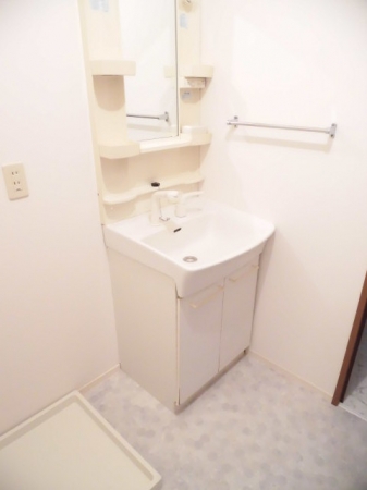 洗面設備　独立洗面台あり、毎朝おしゃれに忙しい女性の方におすすめです