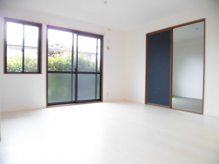 居室・リビング　ゆったり過ごせる居間です