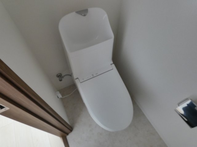 トイレ　温水洗浄便座付です