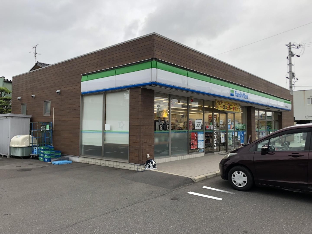 コンビニ　ファミリーマート 福井若杉浜東店（コンビニ）まで587m