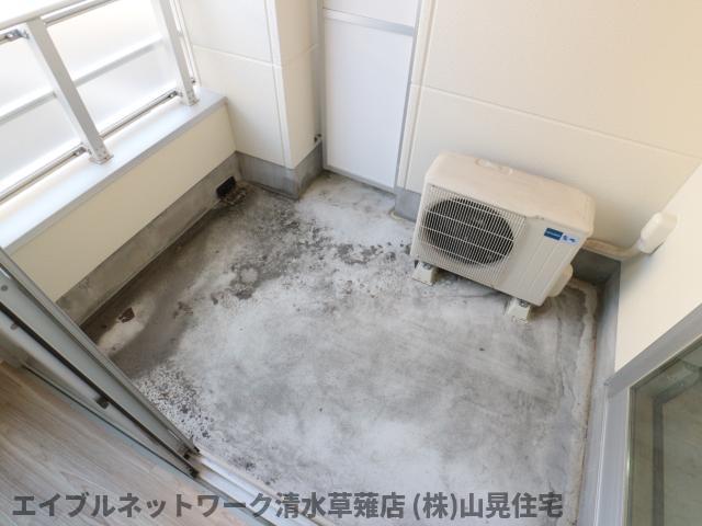 バルコニー　外からの目が気にならないバルコニーで洗濯物が干せます
