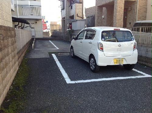 【レオパレスアルテア日進の駐車場】