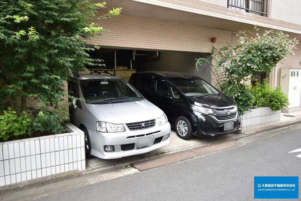 【クレスト明星の駐車場】