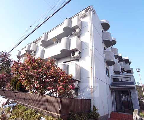 大津市横木のマンションの建物外観