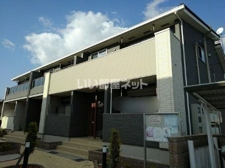 【豊川市谷川町のアパートの建物外観】