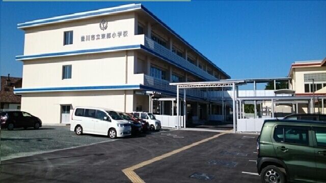 【豊川市谷川町のアパートの小学校】