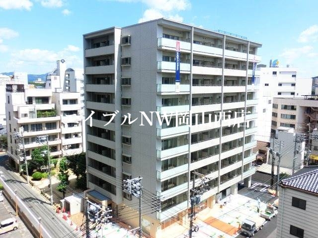 岡山市北区内山下のマンションの建物外観