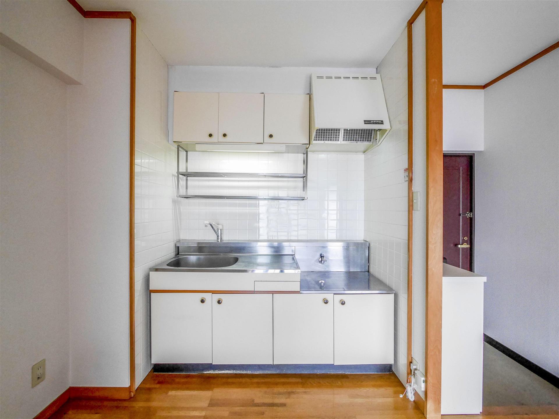 キッチン　キッチン周りにはタイルが貼ってあるのでお手入れ簡単