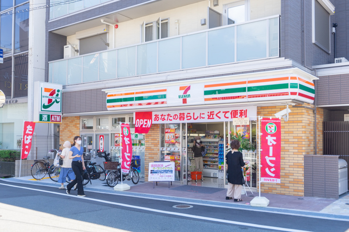 コンビニ　セブンイレブン（コンビニ）まで394m