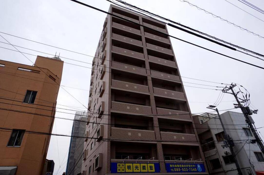 フェニックス本町の建物外観