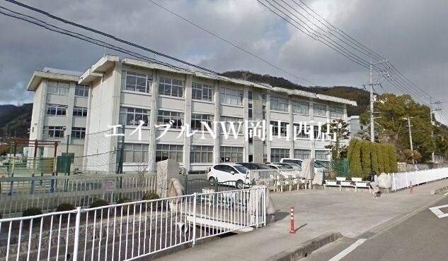 【岡山市北区牟佐のアパートの小学校】