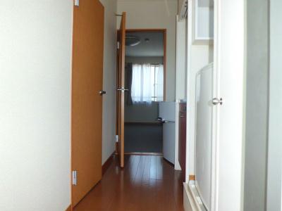 玄関　奥が居室です。