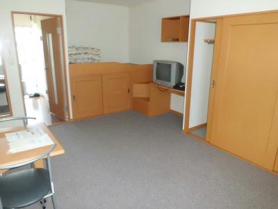 居室・リビング　短期契約の時のみ、布団が付きます。