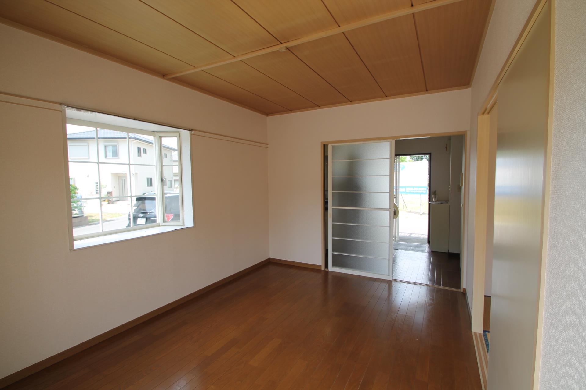 居室・リビング　角部屋には出窓も付いてます★