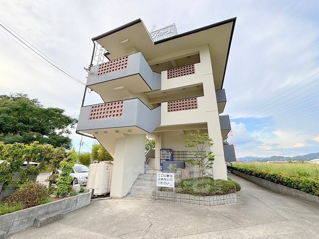 シャローム山城の建物外観