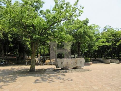 【川口市芝中田のマンションの公園】