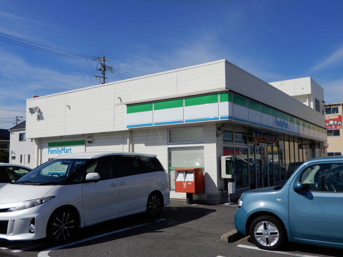 コンビニ　ファミリーマート（コンビニ）まで390m