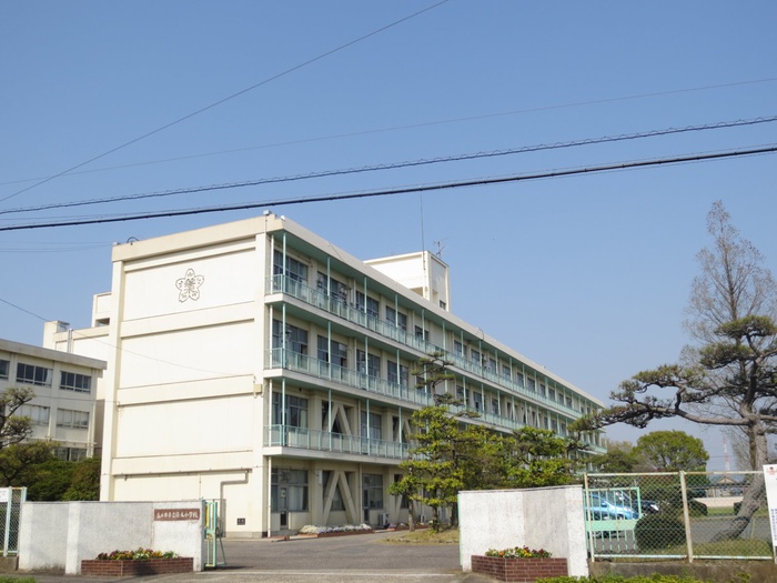 小学校　篠木小学校（小学校）まで1170m