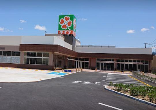 スーパー　ライフ安田諸口店（スーパー）まで90m
