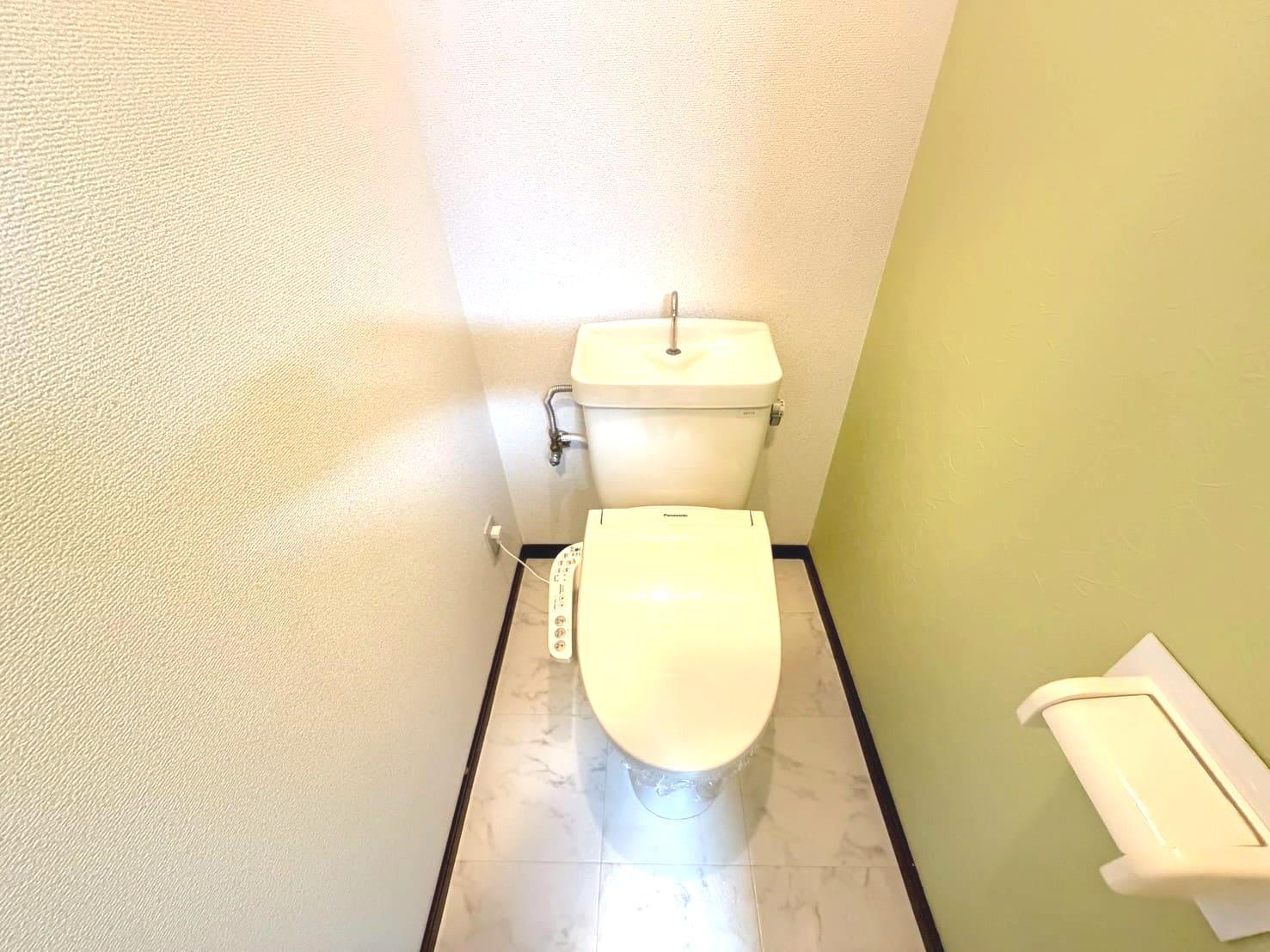 トイレ　可愛いクロスのウォシュレット付きトイレ★