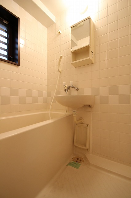 バス・シャワールーム　同物件別室です。