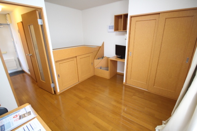 居室・リビング　写真は別号室のものです。