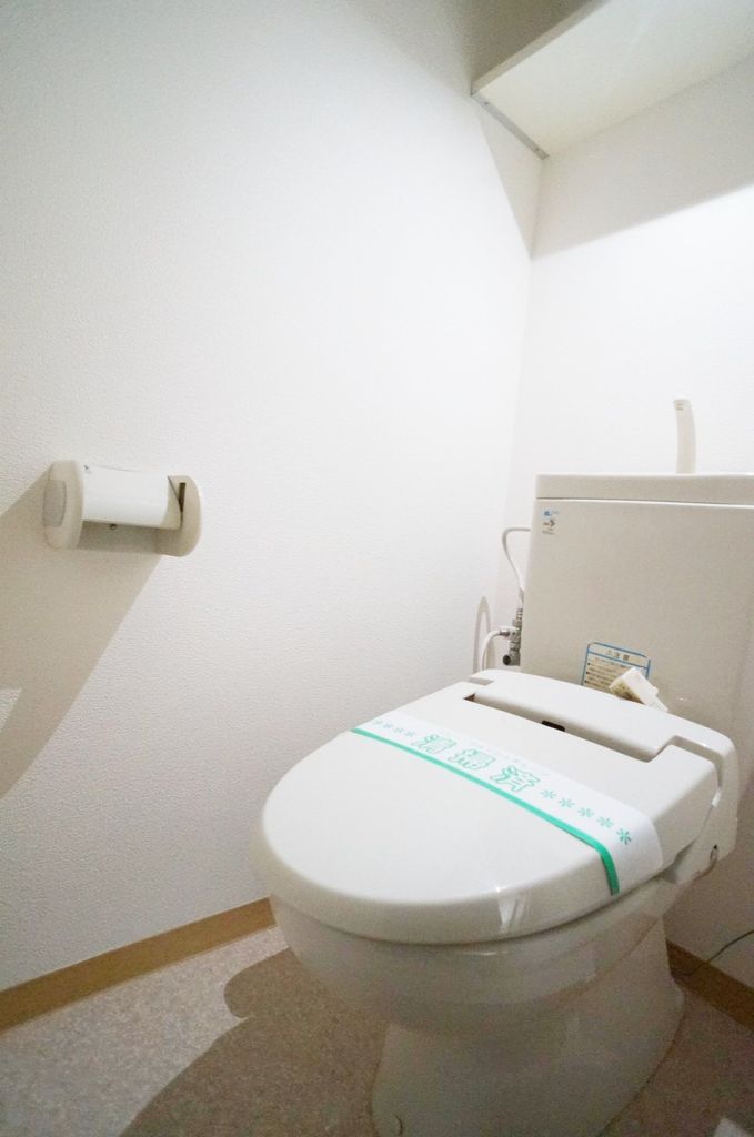 トイレ　他号室。参考写真